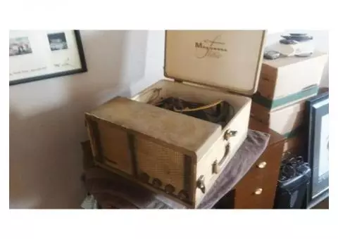 Vintage Magnavox Stereo